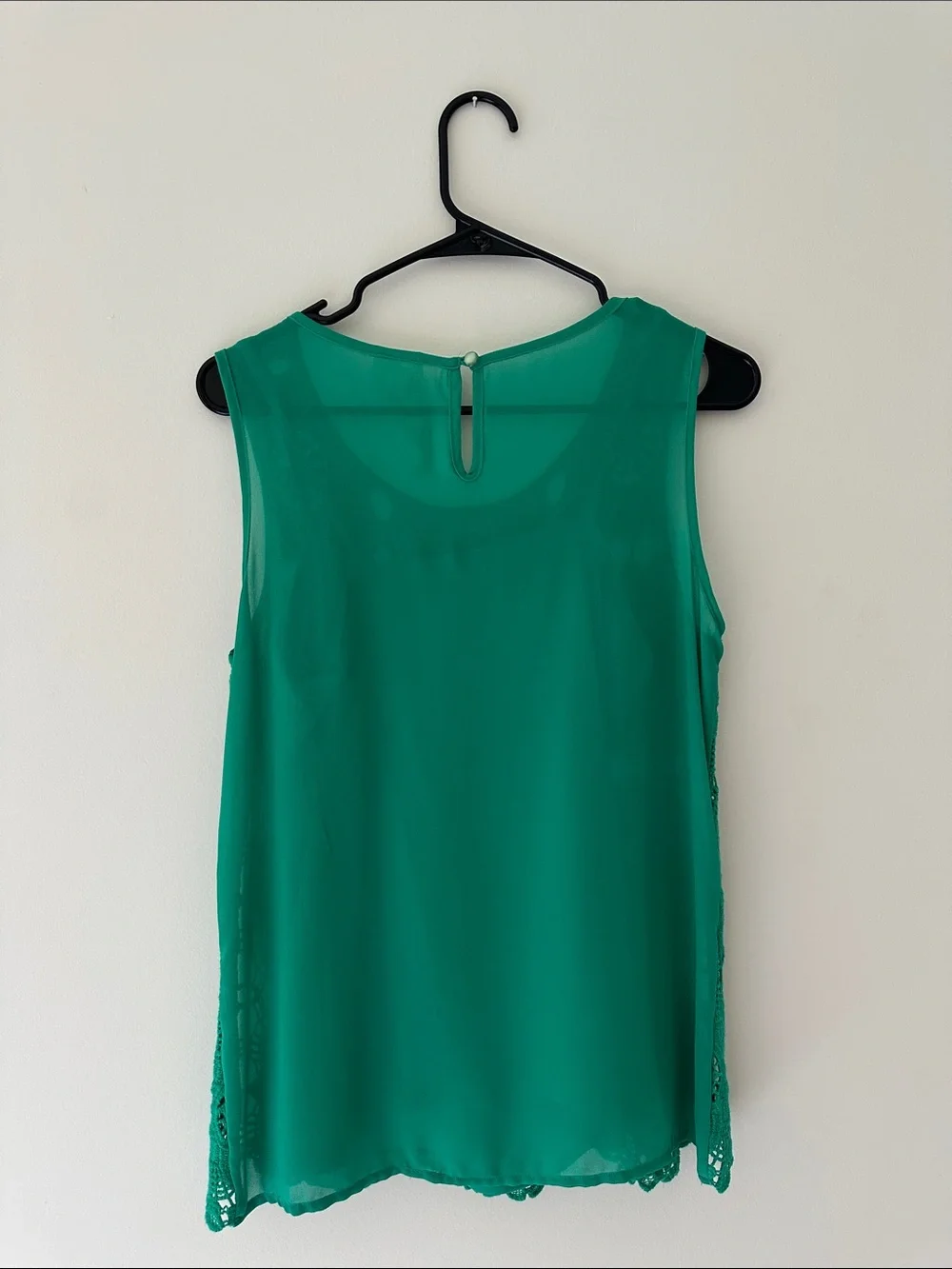 Adiva Emerald Green Crochet Overlay Camisole